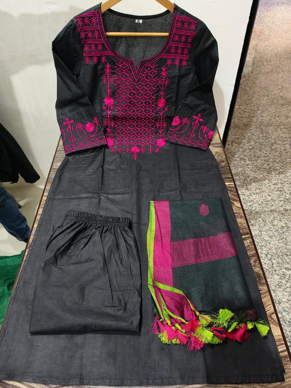 Handloom Cotton Suit – A Perfect Blend of Tradition & Elegance