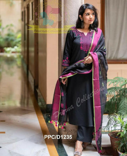 Handloom Cotton Suit – A Perfect Blend of Tradition & Elegance