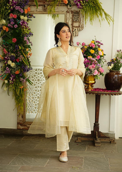 ELEGANT CHANDERI SUIT – PERFECT FOR ALL OCCASIONS