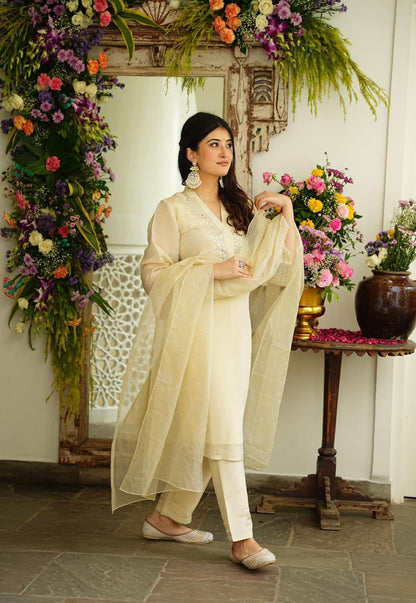 ELEGANT CHANDERI SUIT – PERFECT FOR ALL OCCASIONS